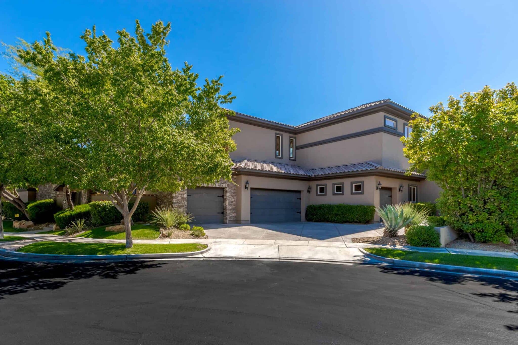 las-vegas-luxry-real-estate-realtor-rob-jensen-company-10981-willow-valley-court-willow-creek-02