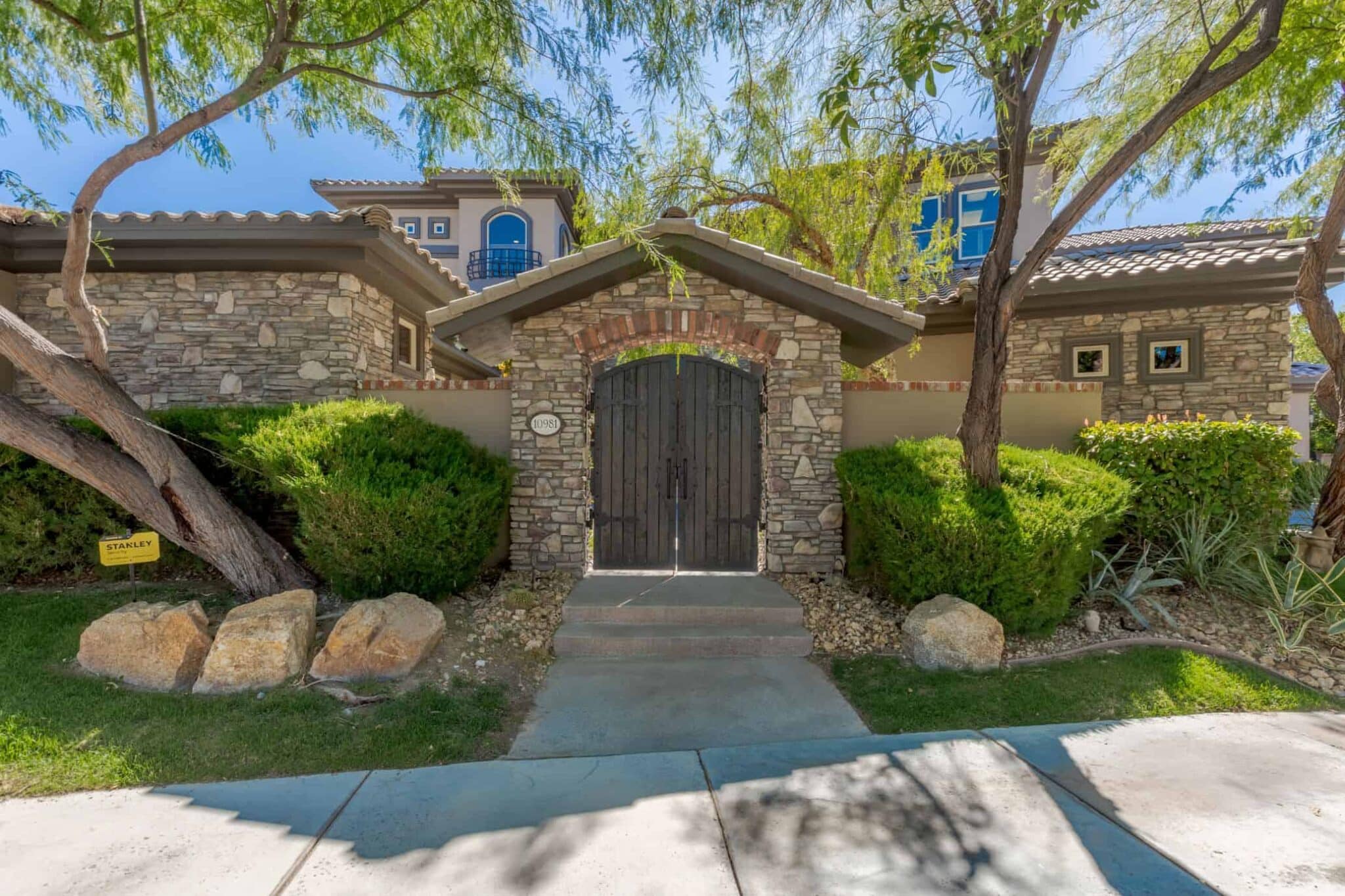 las-vegas-luxry-real-estate-realtor-rob-jensen-company-10981-willow-valley-court-willow-creek0474